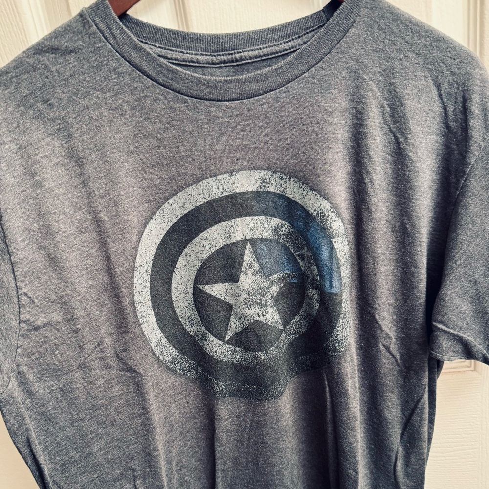 Marvel Captain America Cotton/Poly-Blend Graphic Heather T-Shirt- Gray, L